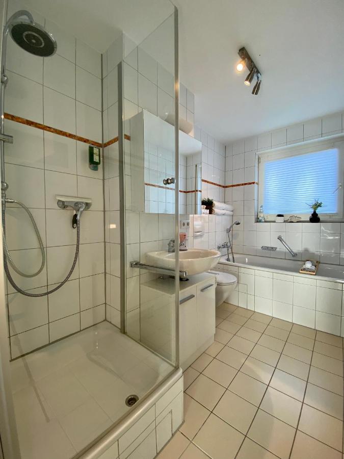 3 Zimmer Apartment In S-Bahn Naehe, 76 Qm, Max 5 Pers, 30Qm Dachterasse, Garage, Internet 1000 Mbit Gaertringen Ngoại thất bức ảnh