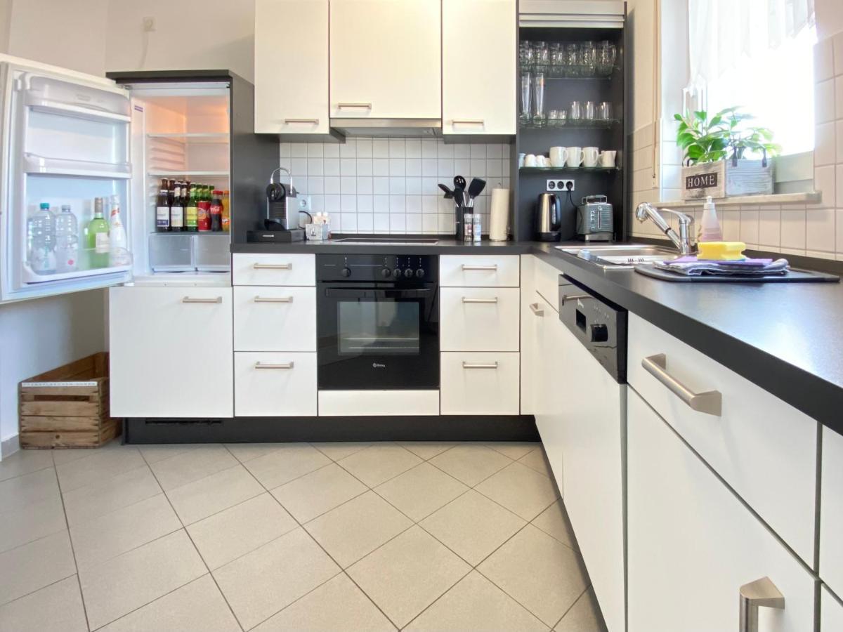 3 Zimmer Apartment In S-Bahn Naehe, 76 Qm, Max 5 Pers, 30Qm Dachterasse, Garage, Internet 1000 Mbit Gaertringen Ngoại thất bức ảnh